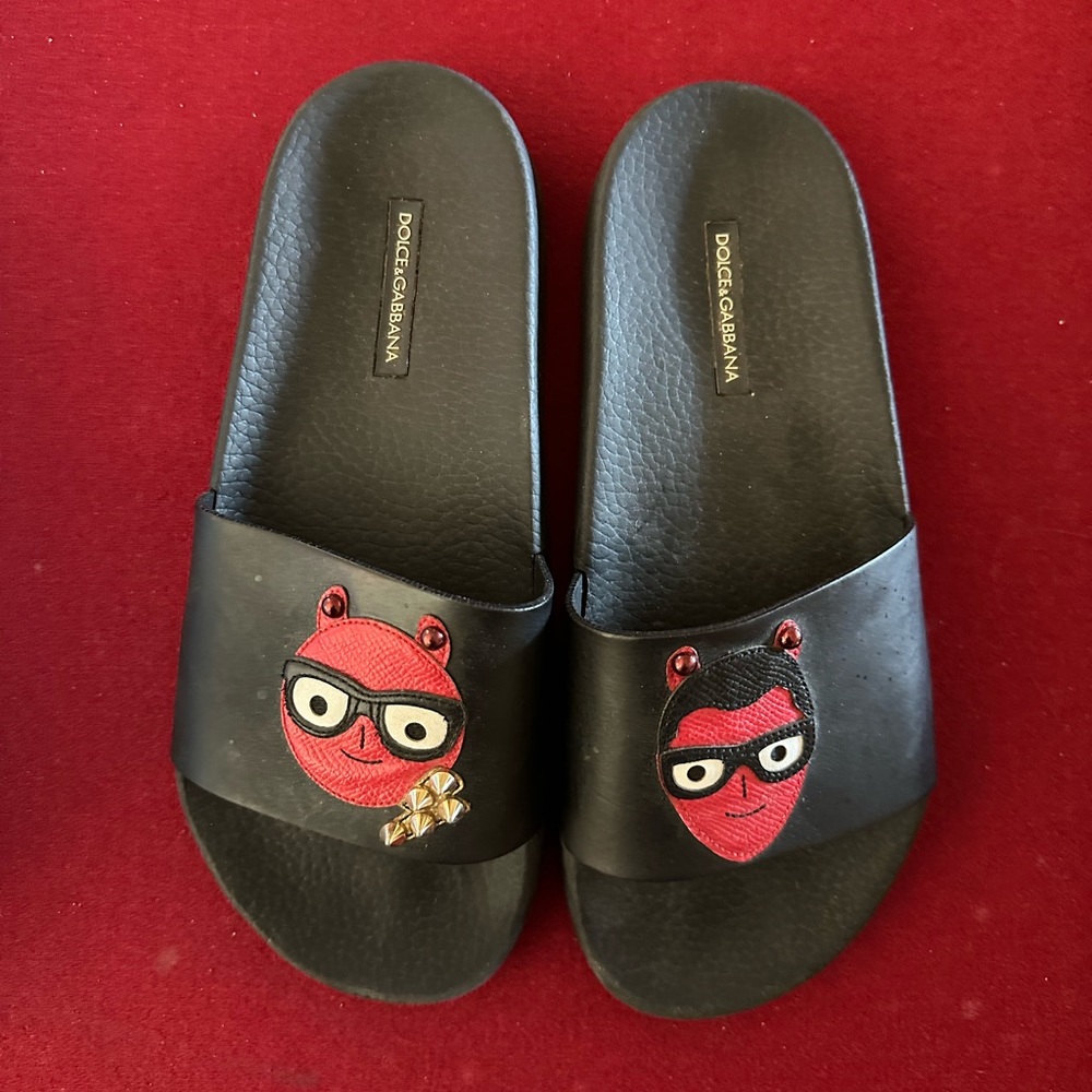 Dolce & Gabbana beach slides. RARE.